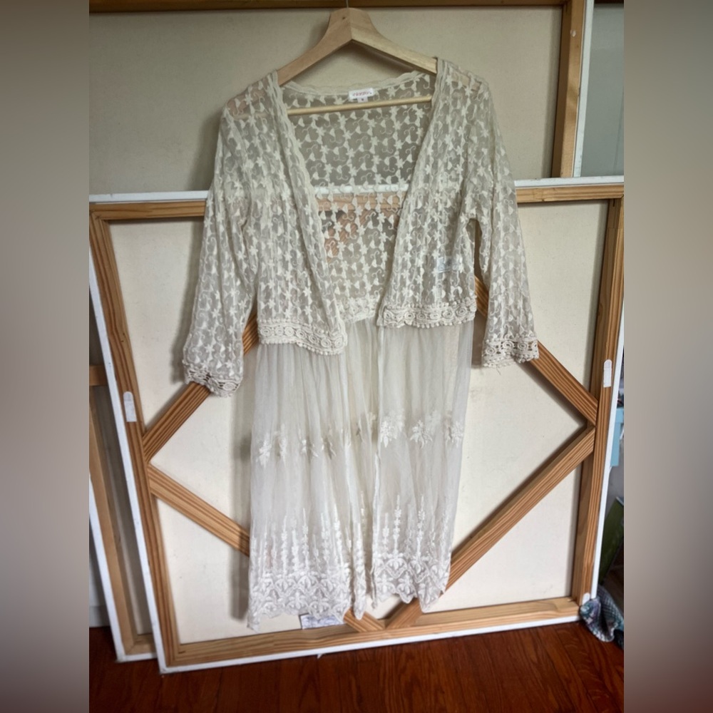 Xhilaration Cream Crochet Lace Overlay Robe Wrap Size M Open Front 3/4 Sleeve